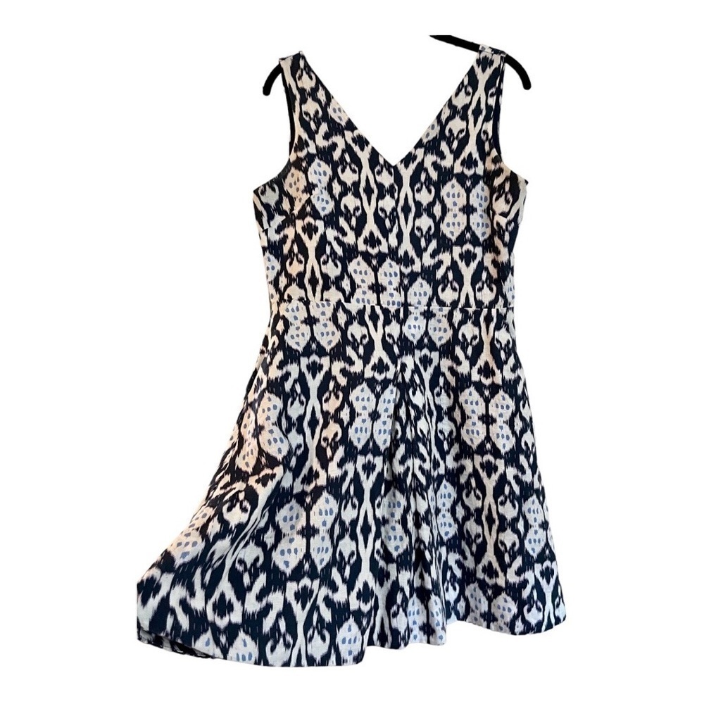 GAP, BLUE & WHITE, GEOMETRIC PRINT, SLEEVELESS DRESS. SIZE 10